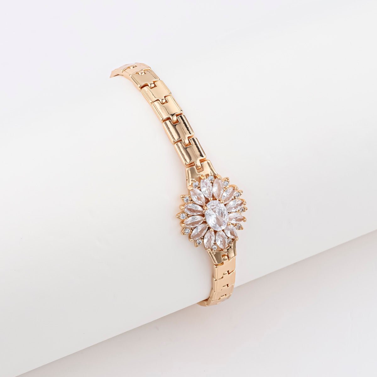 18K gold-plated butterfly clover copper bracelet with elegant charm design and polished finish